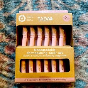 TADA Pink Dermaplaning Razor Set